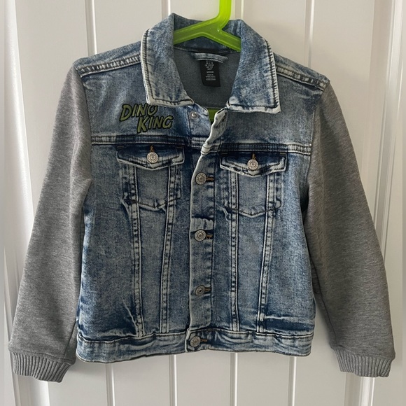 H&M Dino King jacket size 6-7 - Picture 2 of 4